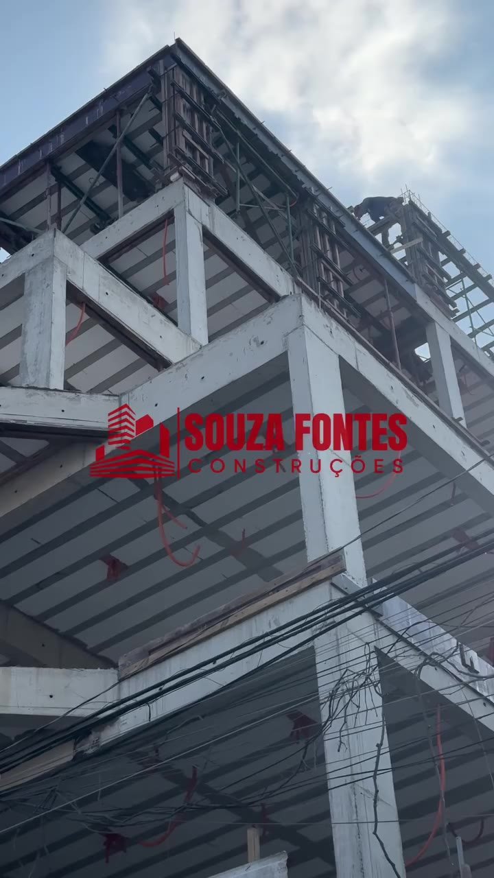 Estrutura de edifício em execução pela Souza Fontes