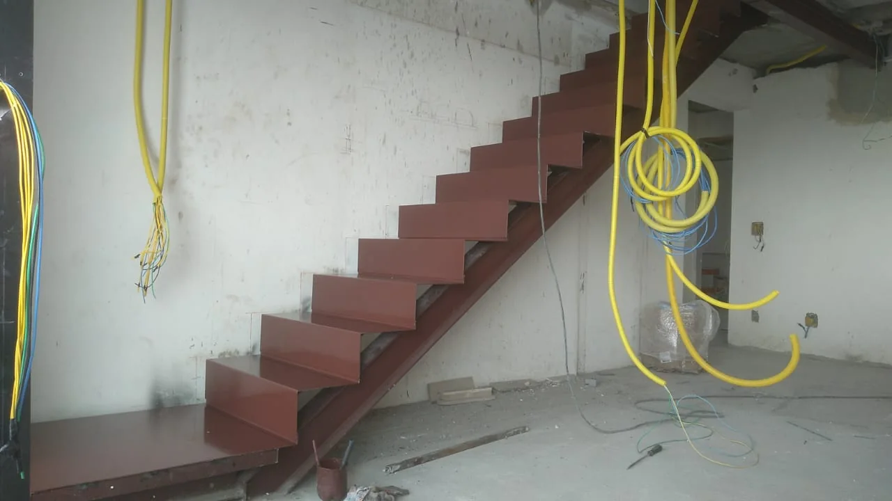 Escadas e reforços estruturais