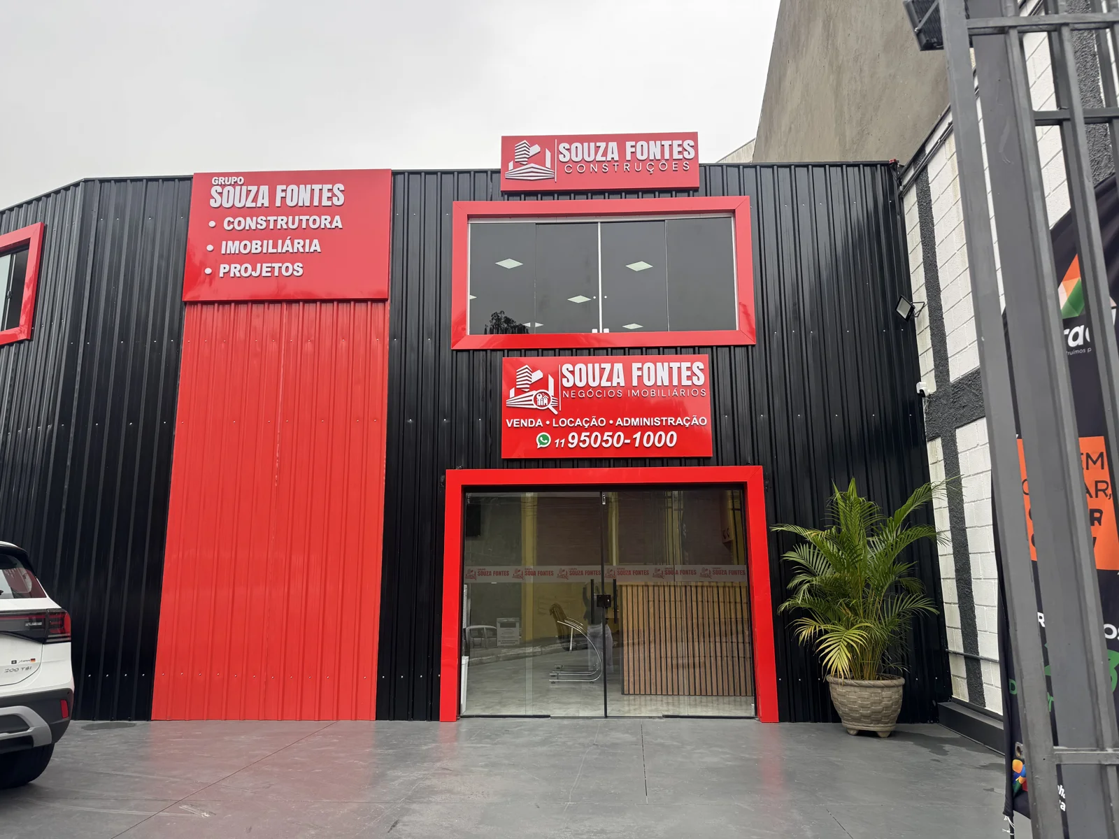 Fachada finalizada do escritório da Souza Fontes