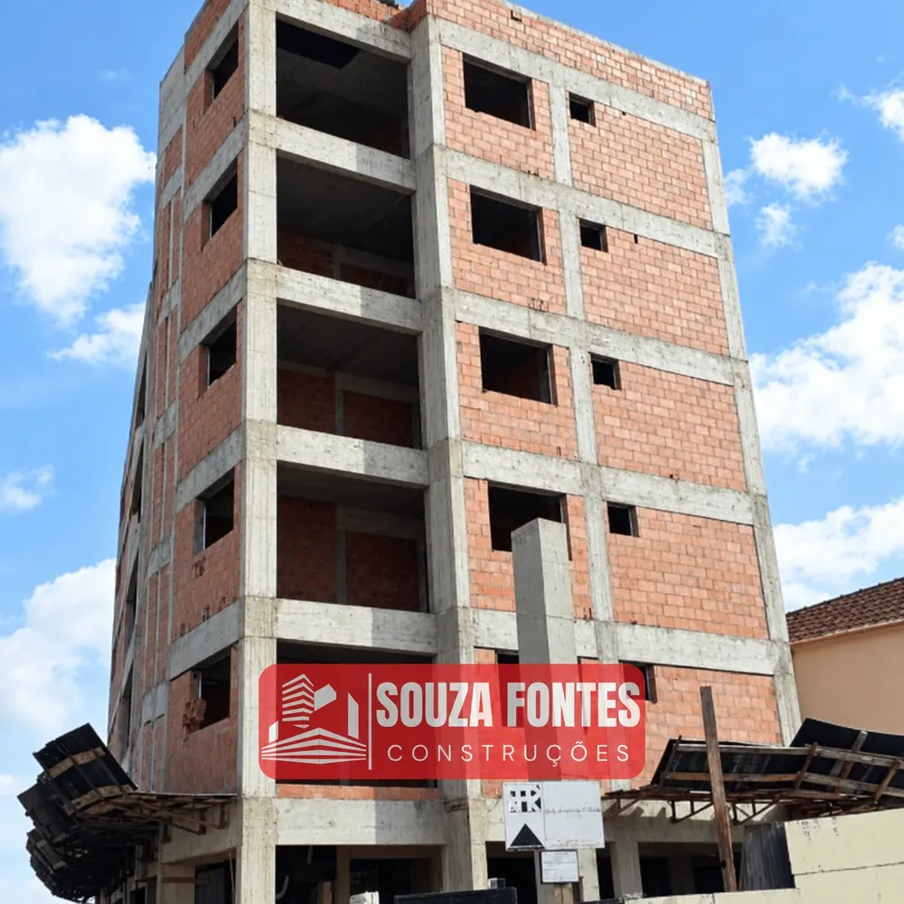 Estrutura e alvenaria durante a construção do edifício na Vila Formosa